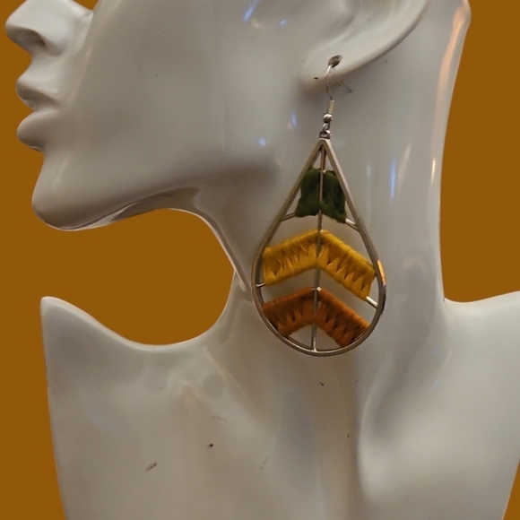 3/$20 PAPARAZZI Nice Threads Yarn Woven Teardrop Dangle Earrings - Picture 1 of 4